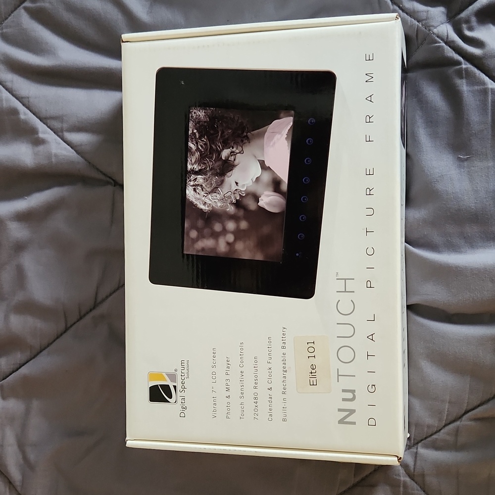 NuTouch 7" Digital Picture Frame